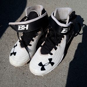 Under Armour Harper kid's Size 2Y Baseball Cleats